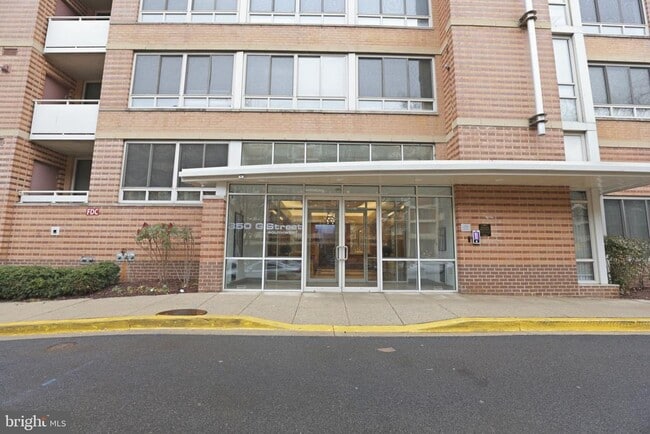 350 G St SW in Washington, DC - Building Photo - Building Photo