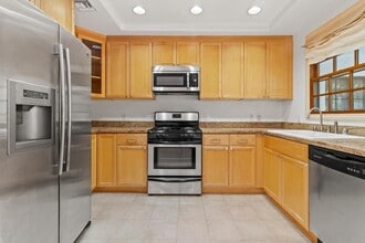 333 N Hill Ave, Unit 205 in Pasadena, CA - Building Photo - Building Photo
