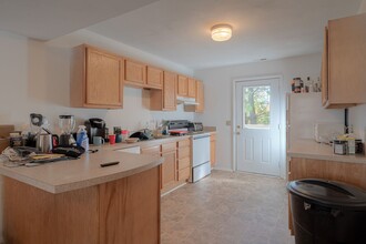 208 Wharton St in Blacksburg, VA - Building Photo - Interior Photo