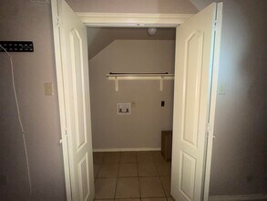 2801 S Bartlett Ave in Laredo, TX - Foto de edificio - Building Photo