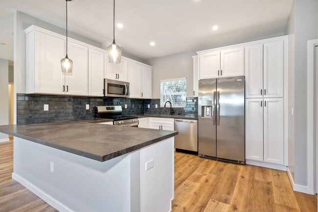 6834 Tower St in La Mesa, CA - Building Photo - Building Photo