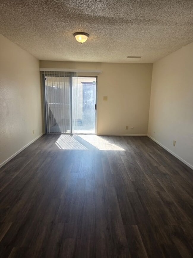 5901 Ming Ave in Bakersfield, CA - Building Photo - Building Photo