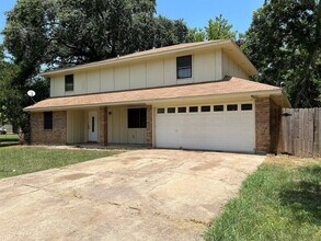 113 June Ct in Richwood, TX - Building Photo - Building Photo
