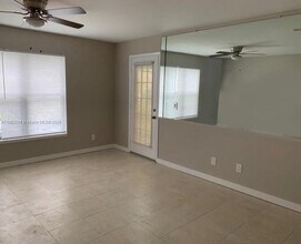 4000 NW 87th Ave in Sunrise, FL - Building Photo - Building Photo