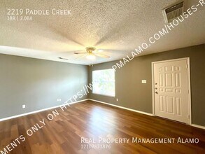 2219 Paddle Crk in San Antonio, TX - Building Photo - Building Photo