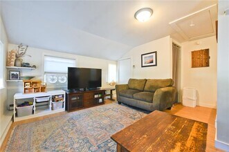 27 River Ave in South Kingstown, RI - Building Photo - Building Photo