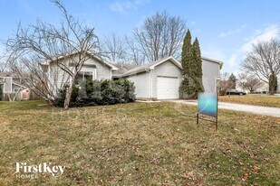 1405 Middlebury Dr in Aurora, IL - Building Photo