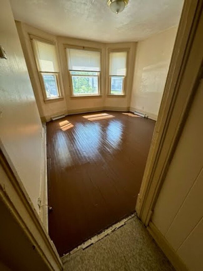 property at 2314 W Burnham St