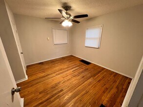 15301 E Mayes Rd in Independence, MO - Building Photo - Building Photo