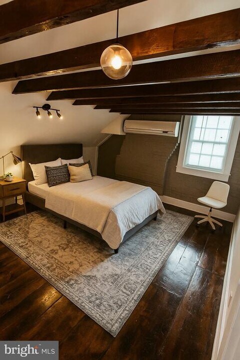 4 W Cork St in Winchester, VA - Building Photo