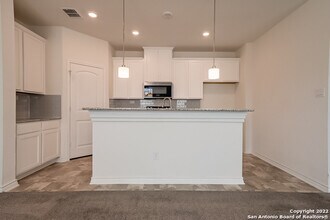 1533 Overlook Cv in San Antonio, TX - Foto de edificio - Building Photo