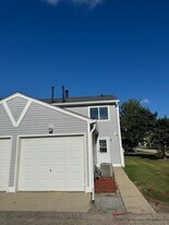 420 Meadow Green Ln in Round Lake Beach, IL - Building Photo
