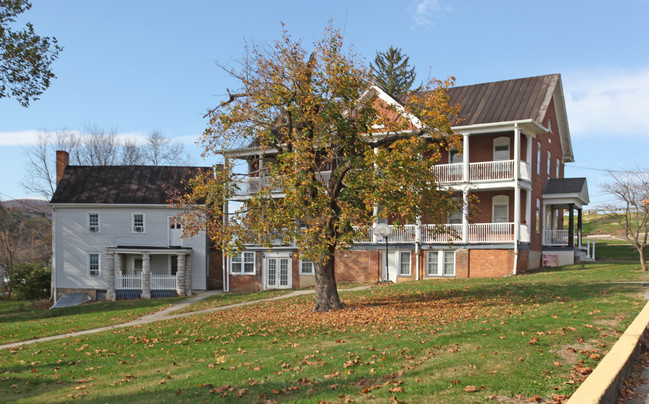 Daleville College Apartments in Daleville, VA - Building Photo - Building Photo