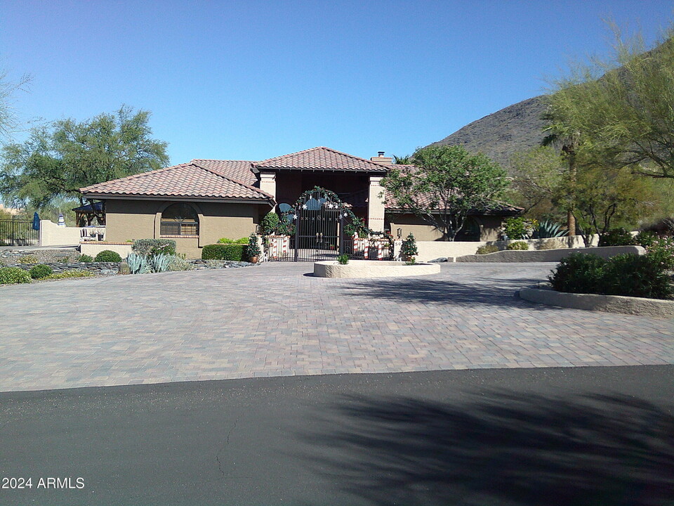 5930 E Leisure Ln in Cave Creek, AZ - Building Photo