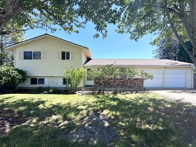 property at 780 SE Paloma Ave