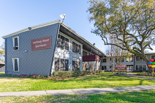 Southway Manor Apartments in Houston, TX - Building Photo - Building Photo