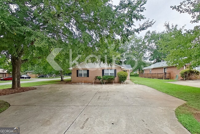 305 Deer Park Dr in Athens, GA - Building Photo - Building Photo