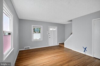 303 S Wayne St in Arlington, VA - Building Photo - Building Photo