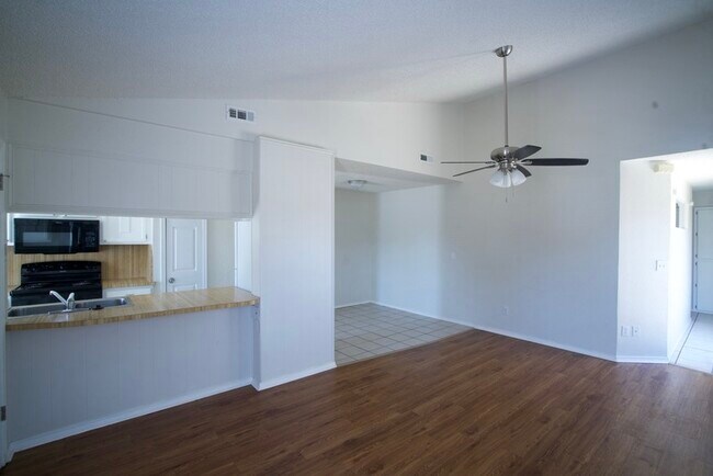 2255b Donna Dr in Norman, OK - Building Photo - Building Photo