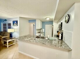 284 Village Blvd in Tequesta, FL - Building Photo
