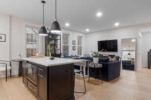 320 Maverick St, Unit 301 in Boston, MA - Building Photo