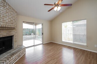 17002 Enchanted Cir E in Sugar Land, TX - Building Photo - Building Photo