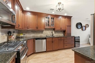 11 Indian Trce in Kings Park, NY - Building Photo - Building Photo