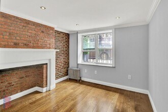 118 E 7th St in New York, NY - Building Photo - Building Photo