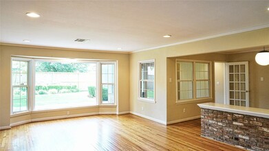 2047 McClendon St in Houston, TX - Building Photo - Building Photo