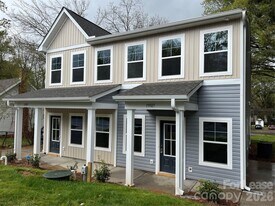 19505 Meridian St in Cornelius, NC - Building Photo