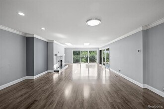 3275 Chickering Ln in Bloomfield Hills, MI - Foto de edificio - Building Photo
