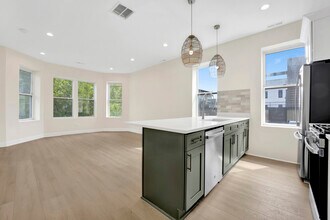 2021 W Shakespeare Ave in Chicago, IL - Building Photo - Building Photo