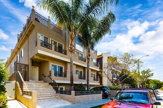 11910 Goshen Ave in Los Angeles, CA - Building Photo - Building Photo