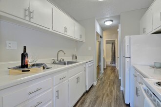 The Arbors in Walnut Creek, CA - Building Photo - Building Photo