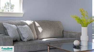 1000 Forestview Dr in Oakwood, GA - Foto de edificio - Building Photo