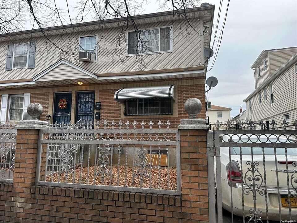 109-05 142nd St-Unit -1st Fl in Queens, NY - Foto de edificio