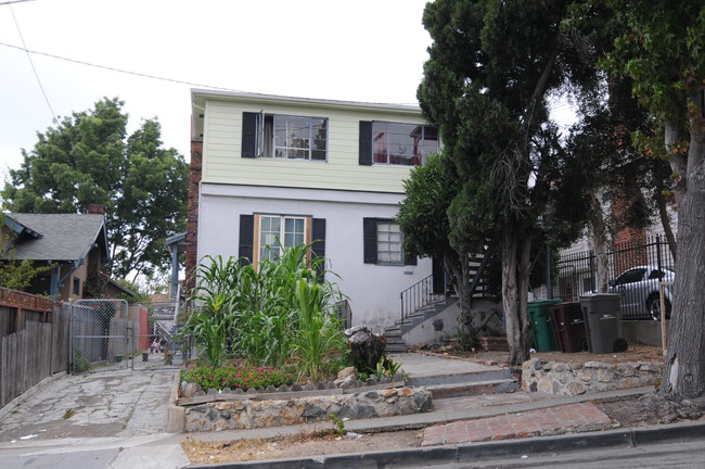 1919 42nd St in Oakland, CA - Foto de edificio - Building Photo