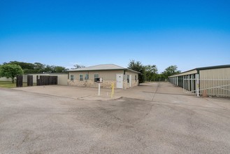 5906 Gholson Rd in Waco, TX - Foto de edificio - Building Photo