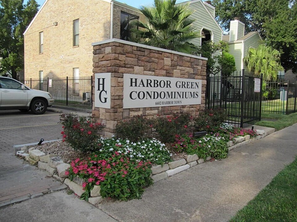 6602 Harbor Town Dr in Houston, TX - Building Photo