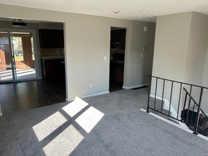 238 Cassandra Dr in Niles, OH - Building Photo - Building Photo