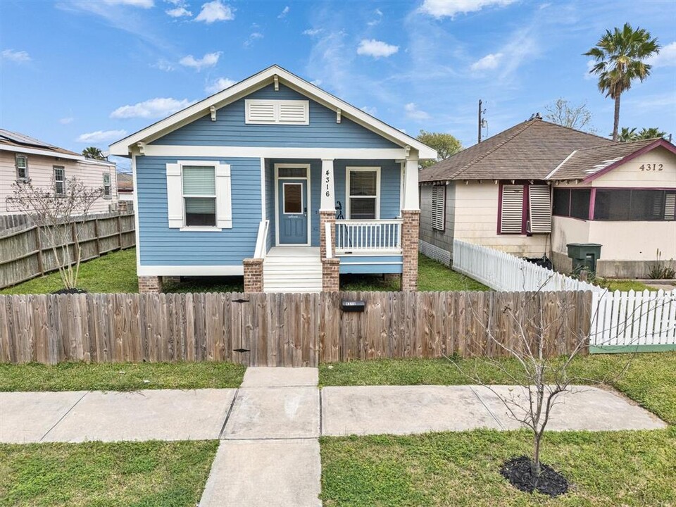 4316 Avenue M in Galveston, TX - Building Photo