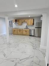 26 Woodland Cir in Hyde Park, NY - Foto de edificio - Building Photo