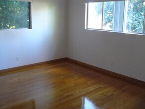 15529 Moorpark St, Unit #3 in Encino, CA - Foto de edificio - Building Photo