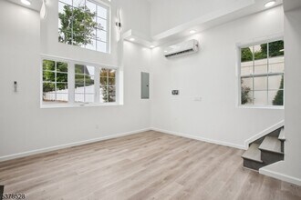 158 Walnut St in Montclair, NJ - Building Photo - Building Photo