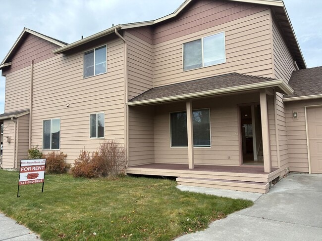 1302 NE Tucson Way in Bend, OR - Building Photo - Building Photo