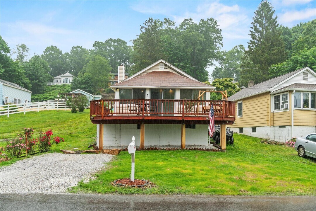 268 Lake Shore Dr in Brewster, NY - Building Photo