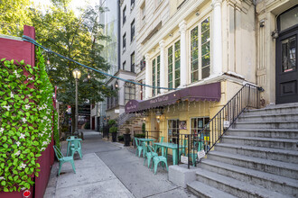 156 E 64th St in New York, NY - Building Photo - Building Photo