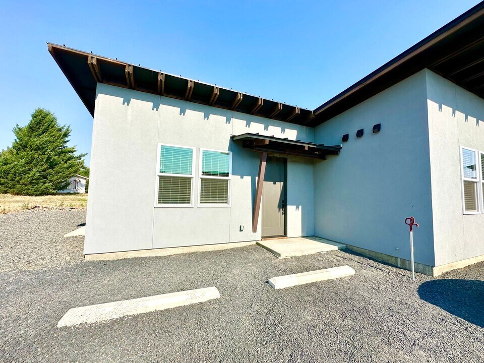 121 E 26th Ave in Ellensburg, WA - Building Photo