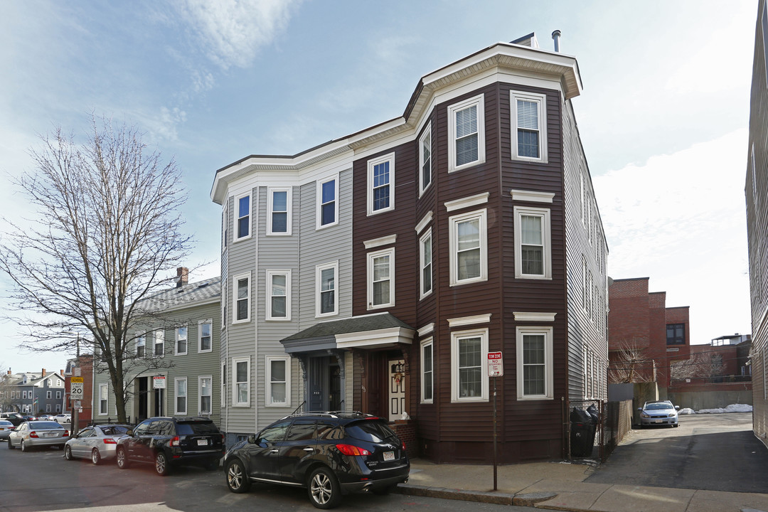 165 Emerson St in Boston, MA - Building Photo