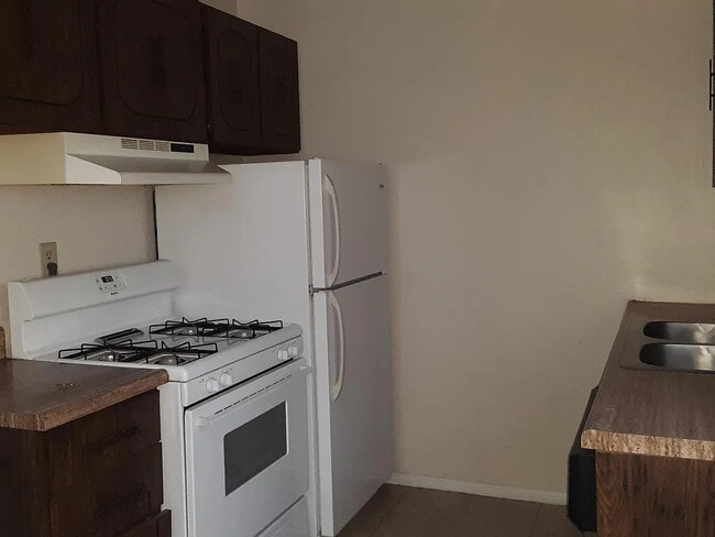 1025 Shackelford Rd in Florissant, MO - Foto de edificio - Building Photo